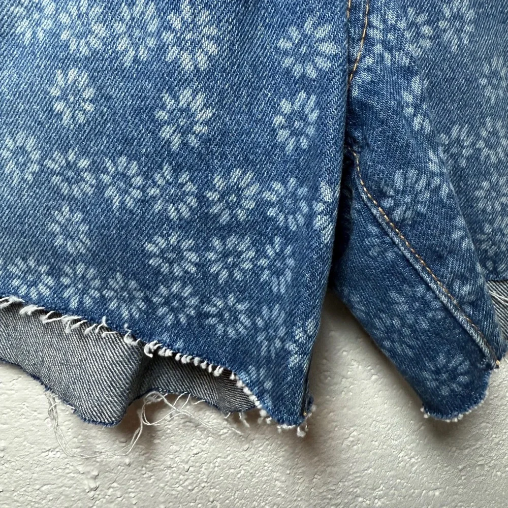 Universal Thread Women's Mid-Rise 90s Baggy Embroidered Floral Print Denim Short
